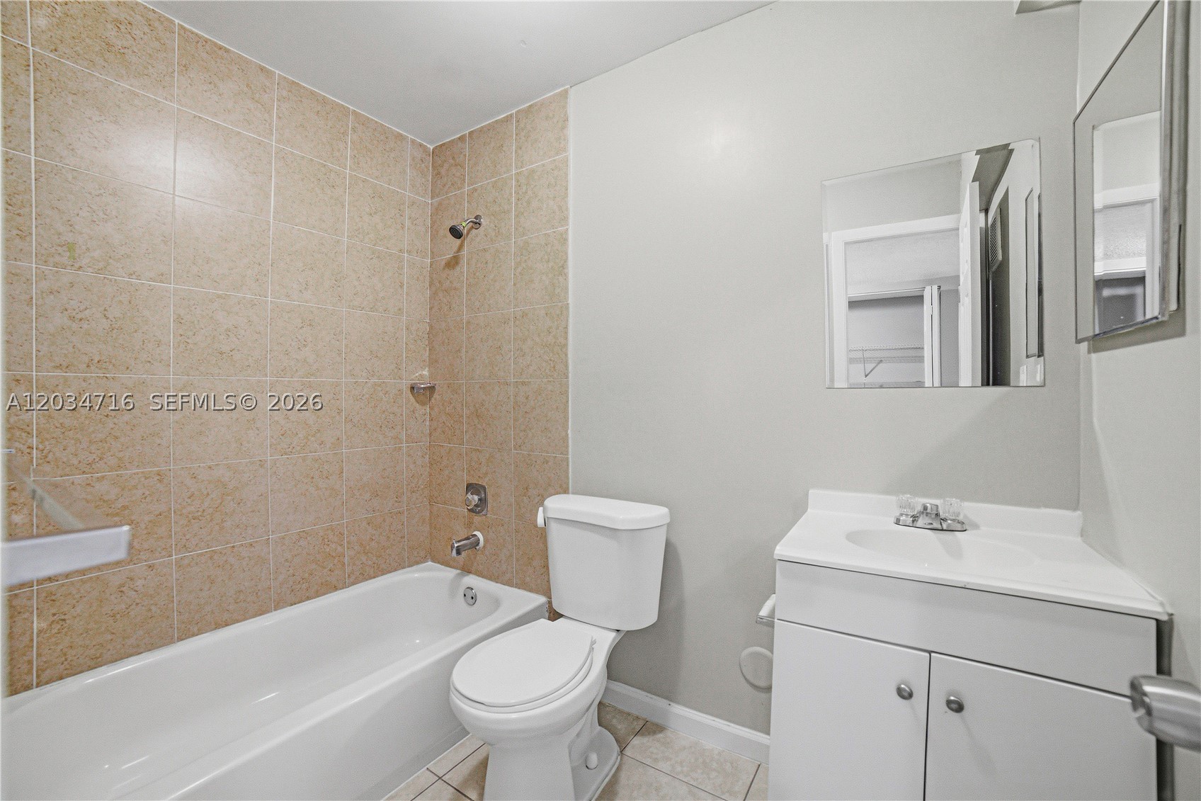 TOWNHOMES OF COUNTRY LAKE - Residential