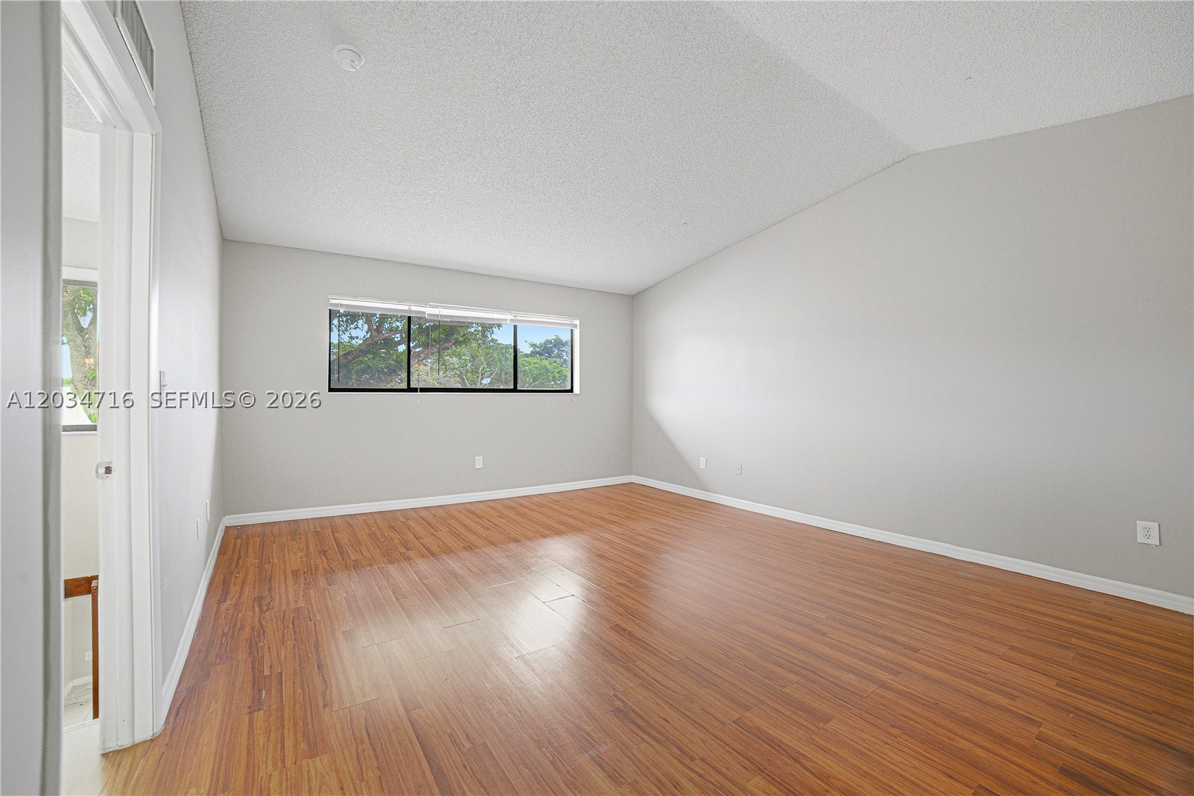 TOWNHOMES OF COUNTRY LAKE - Residential