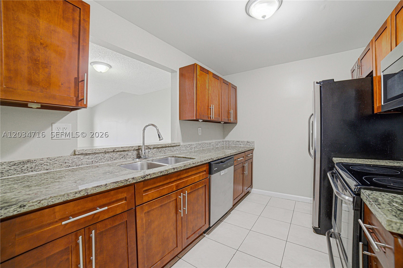 TOWNHOMES OF COUNTRY LAKE - Residential