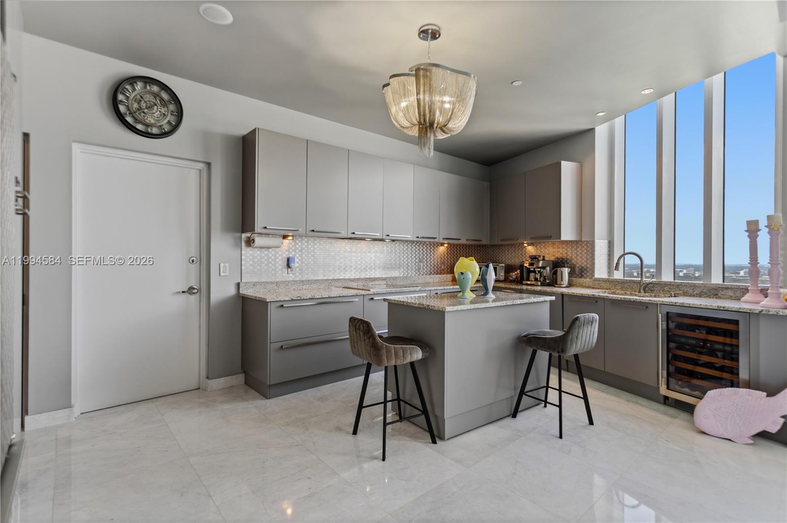 TDR TOWER III CONDO - Residential
