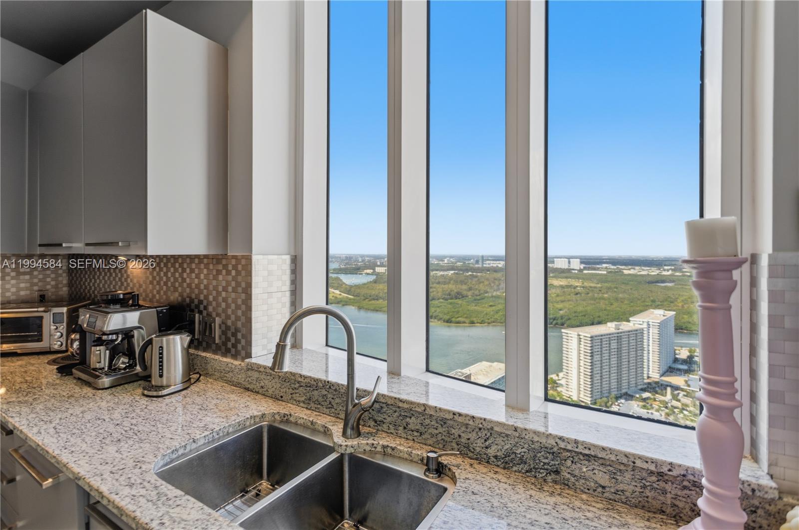 TDR TOWER III CONDO - Residential