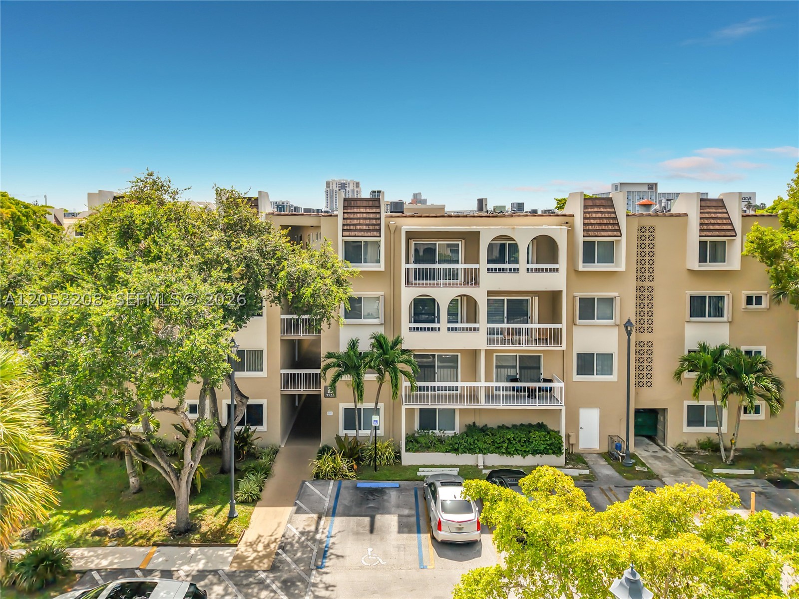 VILLAGE OF KINGS CREEK CON - Residential