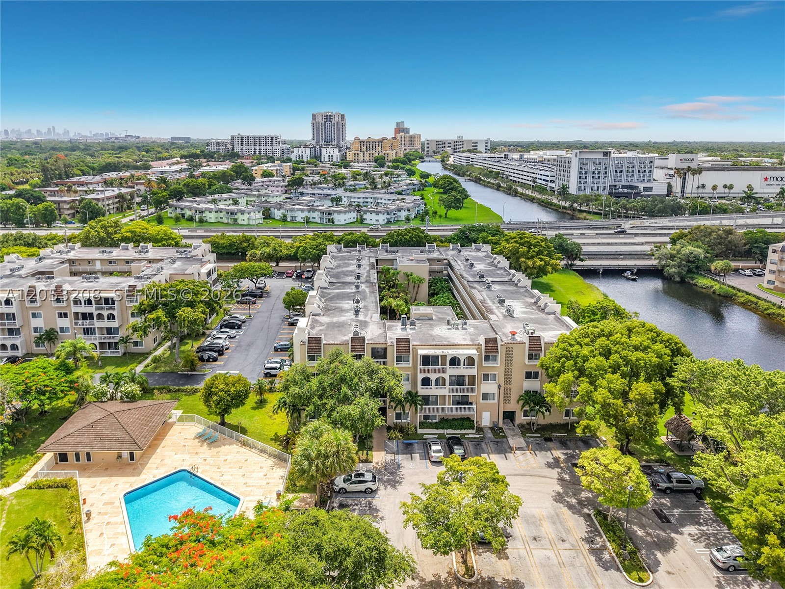 VILLAGE OF KINGS CREEK CON - Residential