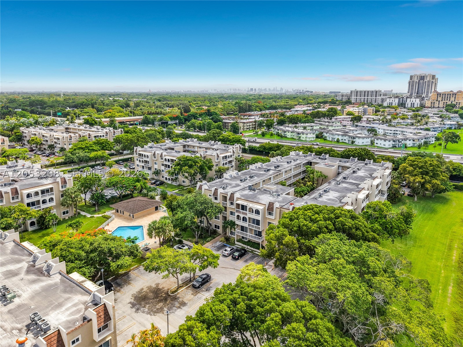 VILLAGE OF KINGS CREEK CON - Residential