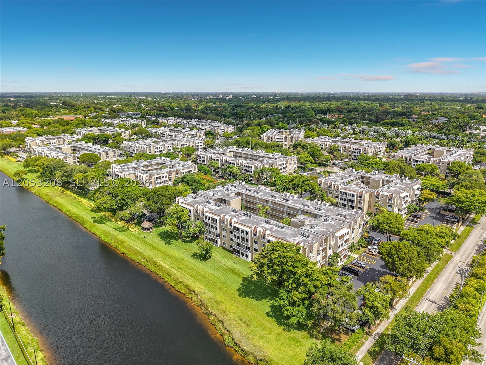 VILLAGE OF KINGS CREEK CON - Residential
