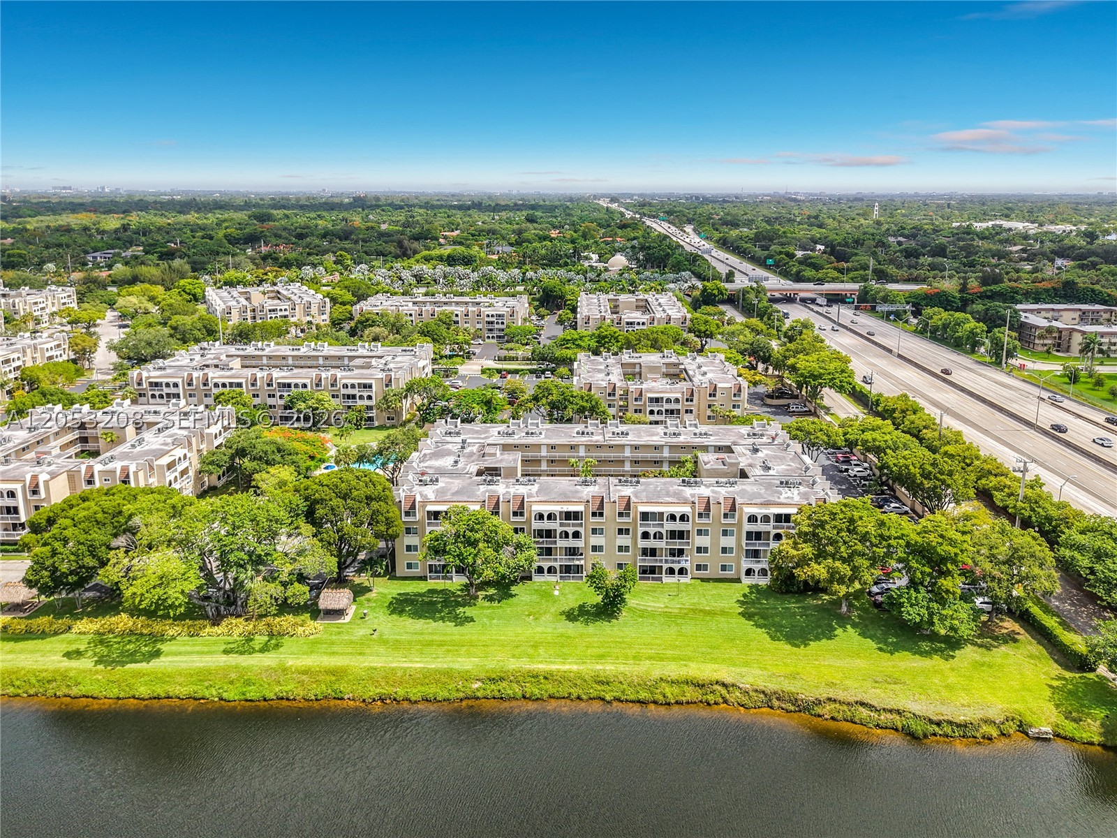 VILLAGE OF KINGS CREEK CON - Residential