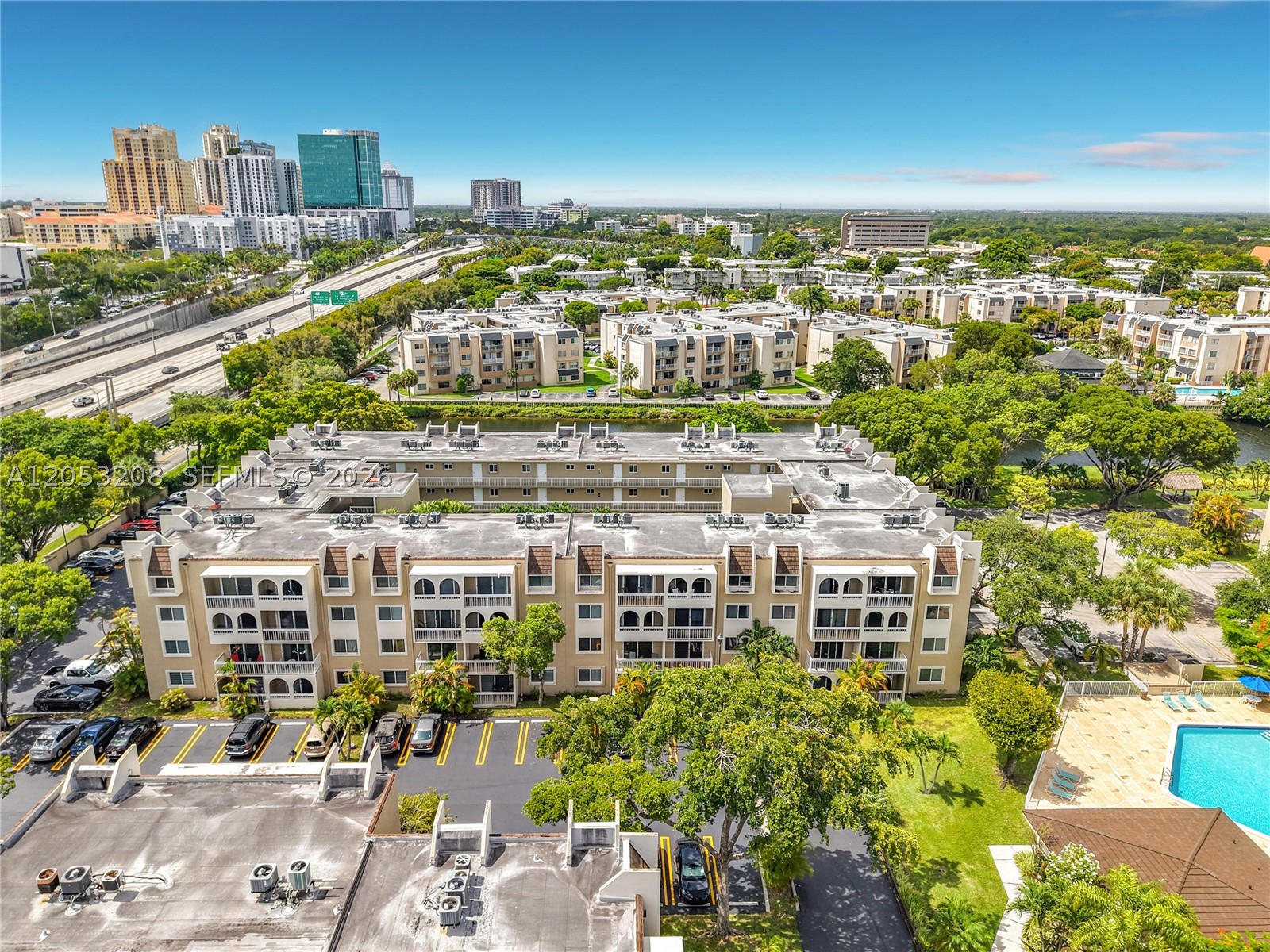 VILLAGE OF KINGS CREEK CON - Residential