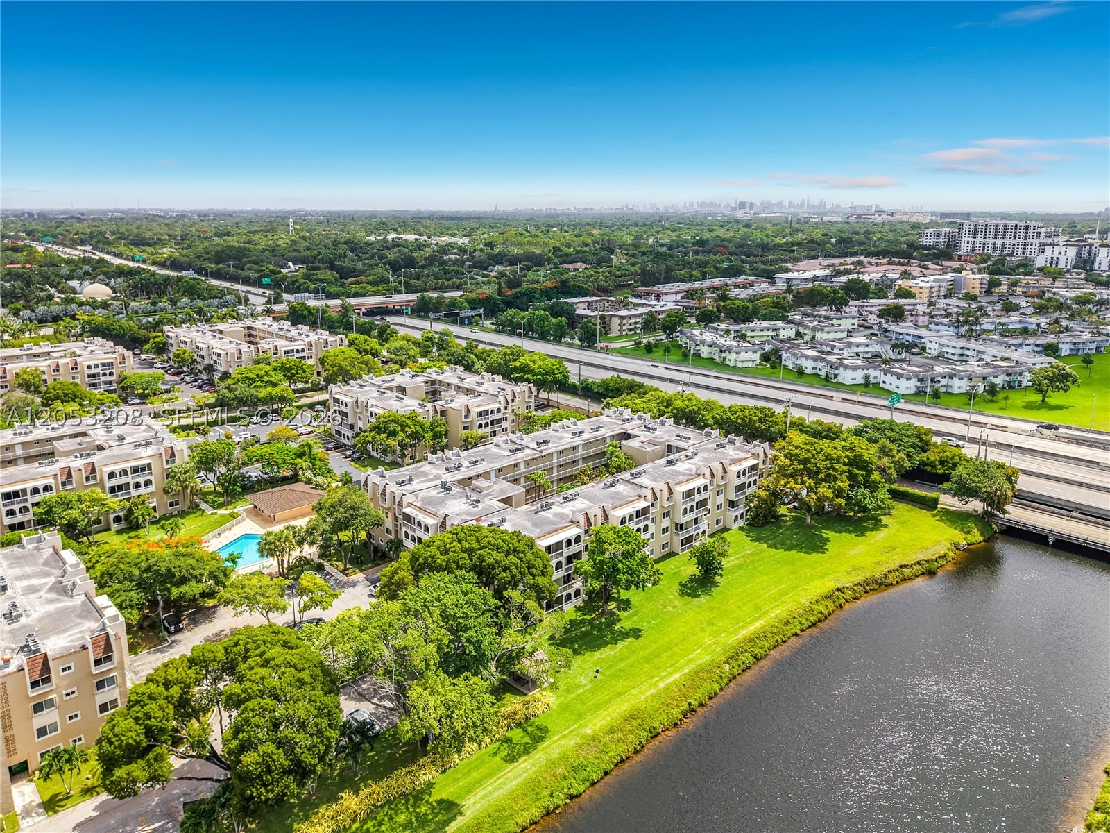 VILLAGE OF KINGS CREEK CON - Residential