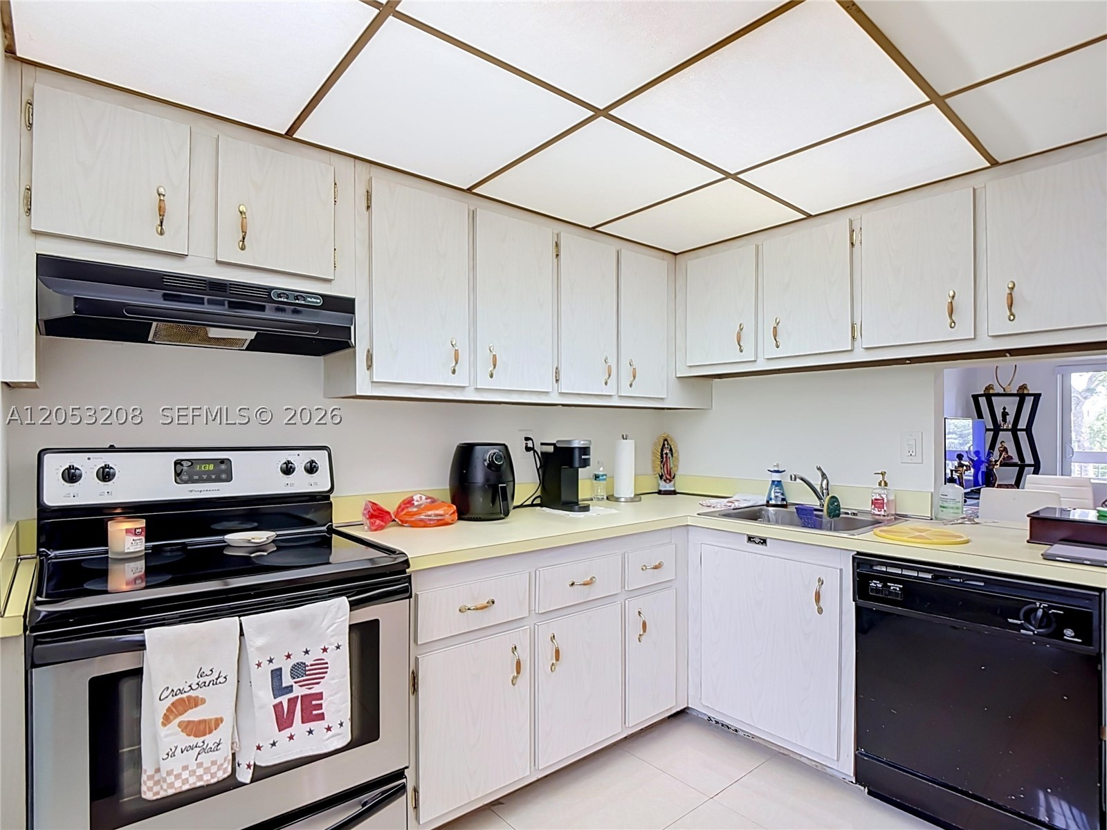 VILLAGE OF KINGS CREEK CON - Residential