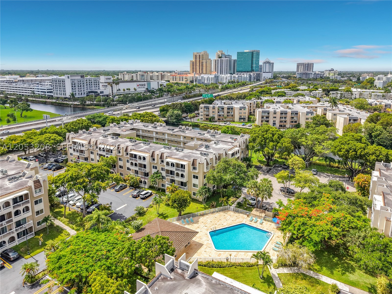 VILLAGE OF KINGS CREEK CON - Residential