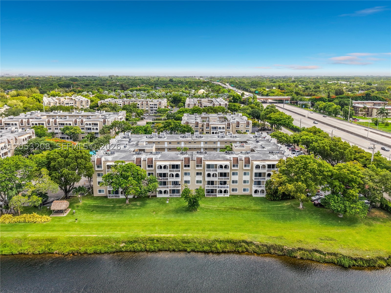 VILLAGE OF KINGS CREEK CON - Residential