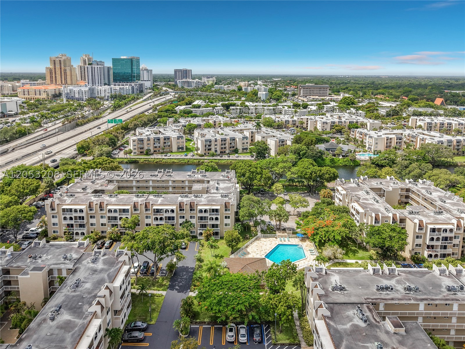 VILLAGE OF KINGS CREEK CON - Residential