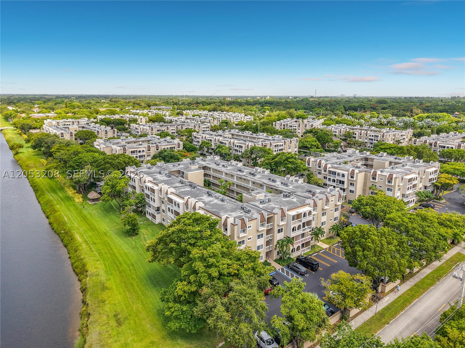 VILLAGE OF KINGS CREEK CON - Residential
