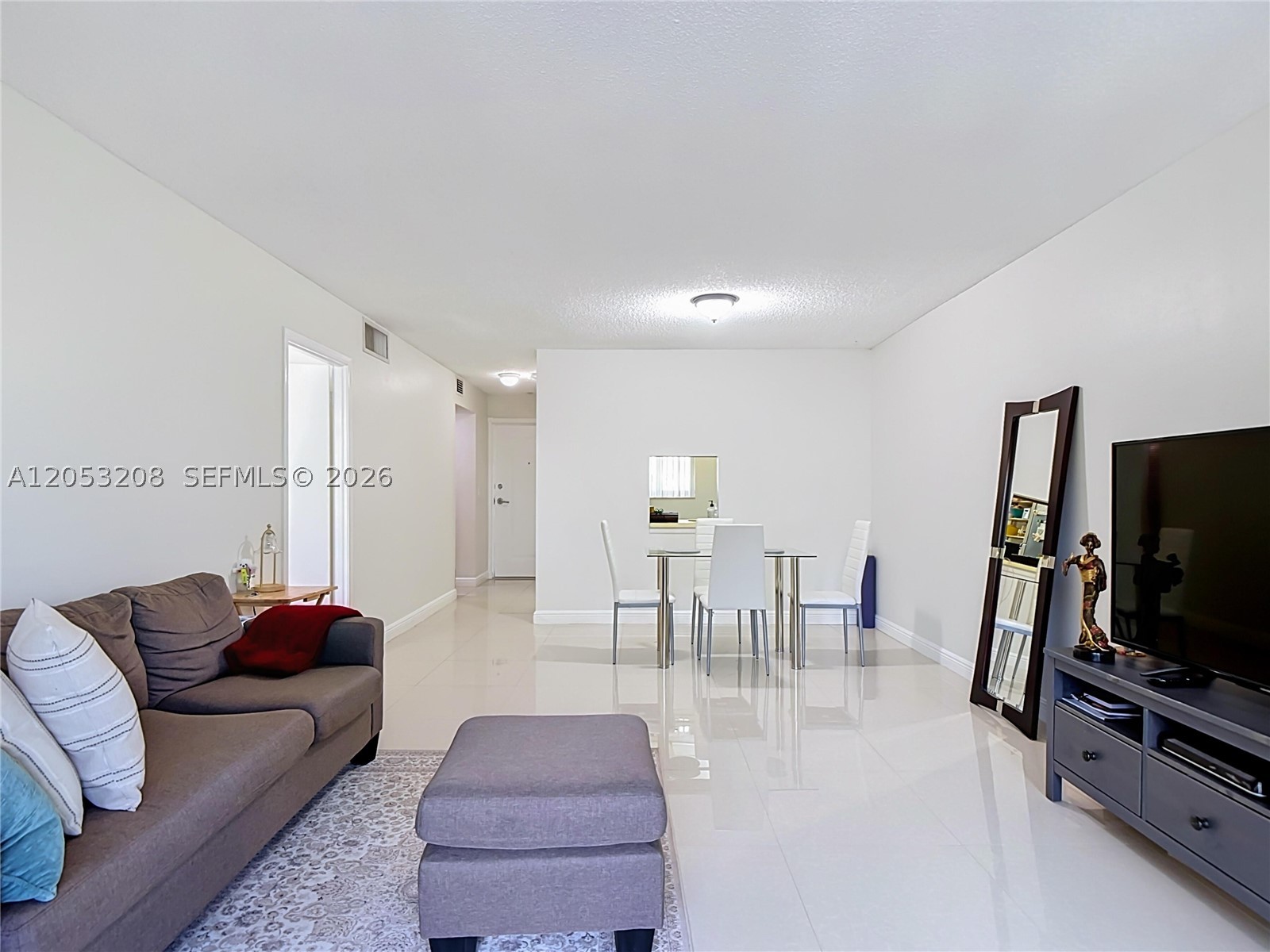 VILLAGE OF KINGS CREEK CON - Residential