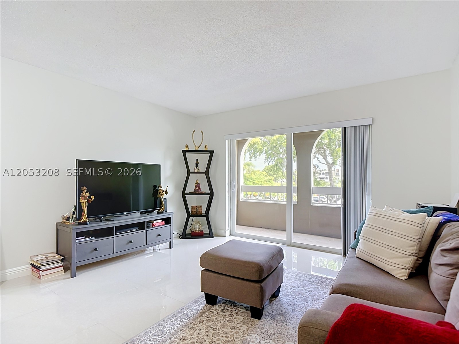 VILLAGE OF KINGS CREEK CON - Residential