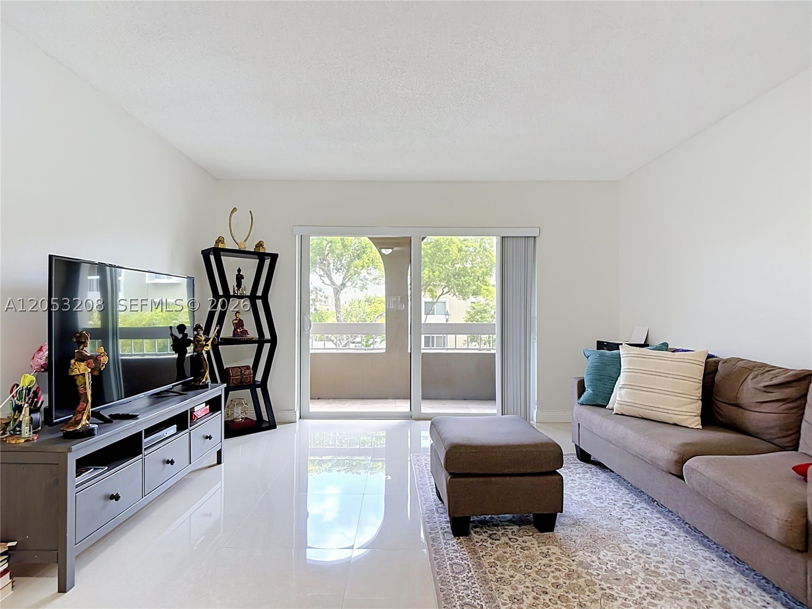 VILLAGE OF KINGS CREEK CON - Residential