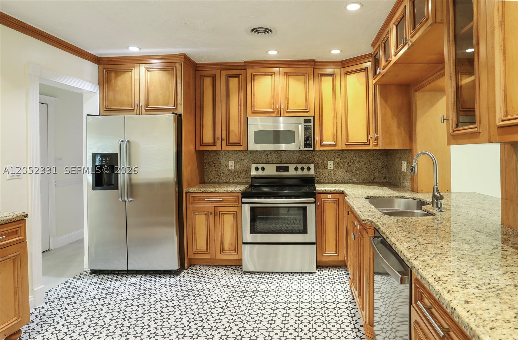 SNAPPER CREEK PARK UNIT N - Residential Lease
