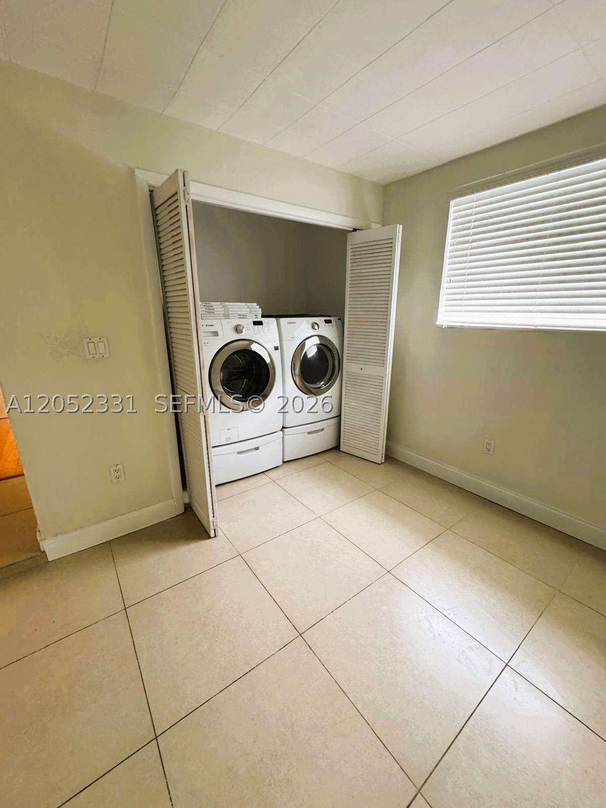 SNAPPER CREEK PARK UNIT N - Residential Lease