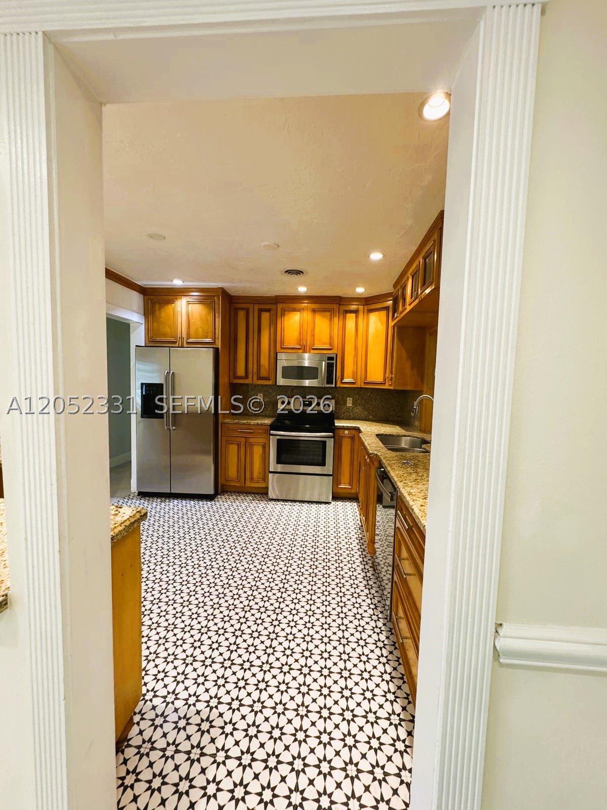 SNAPPER CREEK PARK UNIT N - Residential Lease