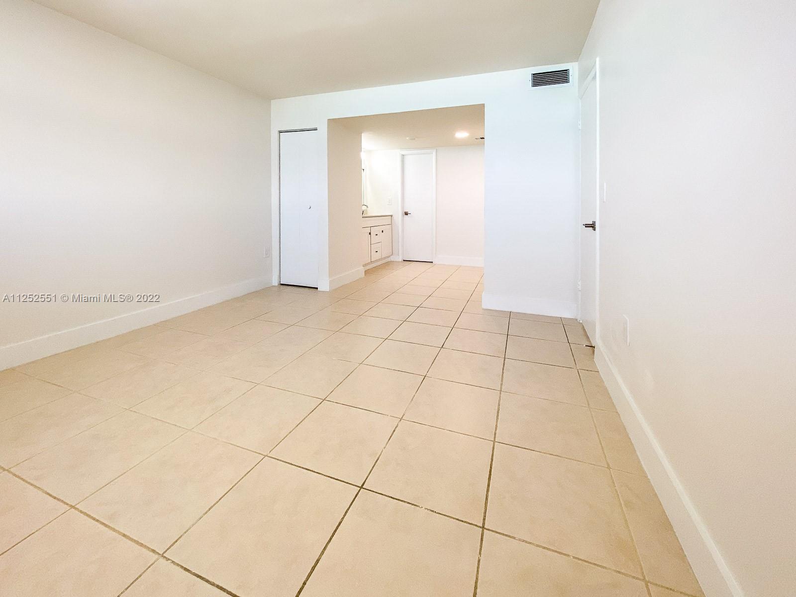 MANATEE CONDO - Residential Lease