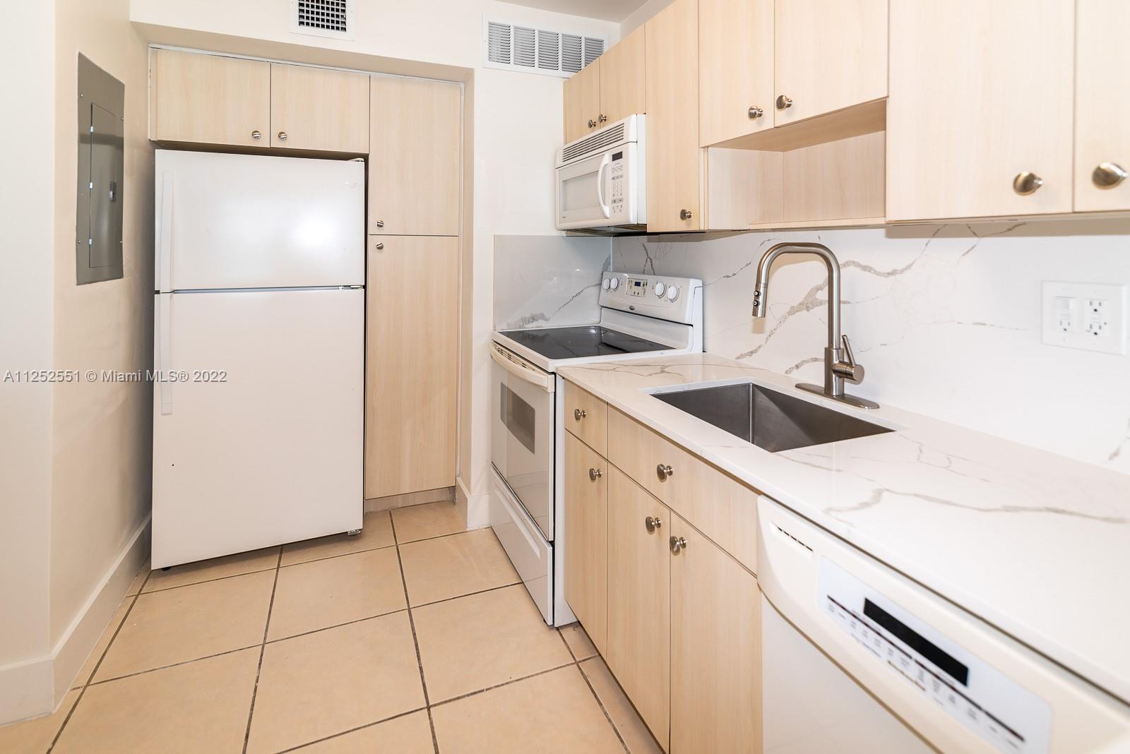 MANATEE CONDO - Residential Lease