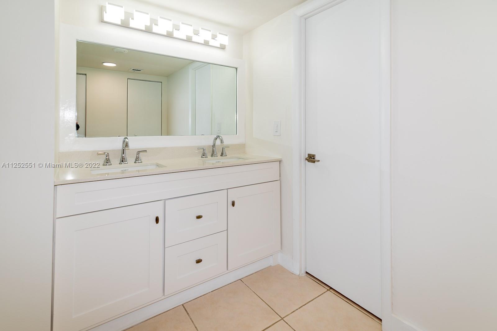 MANATEE CONDO - Residential Lease