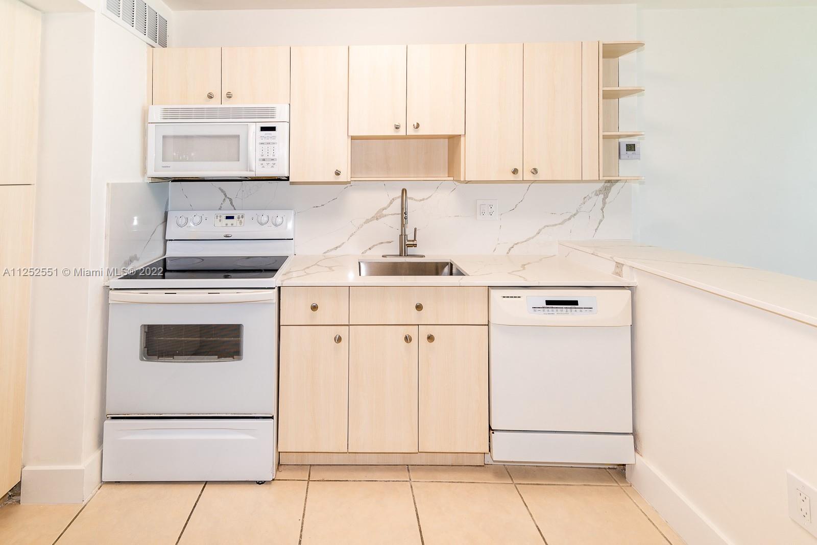 MANATEE CONDO - Residential Lease