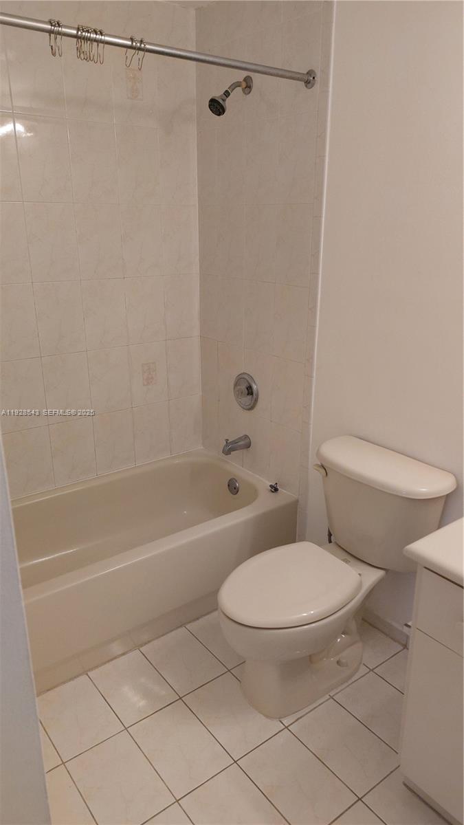 THE COURTS AT DORAL ISLES - Residential Lease