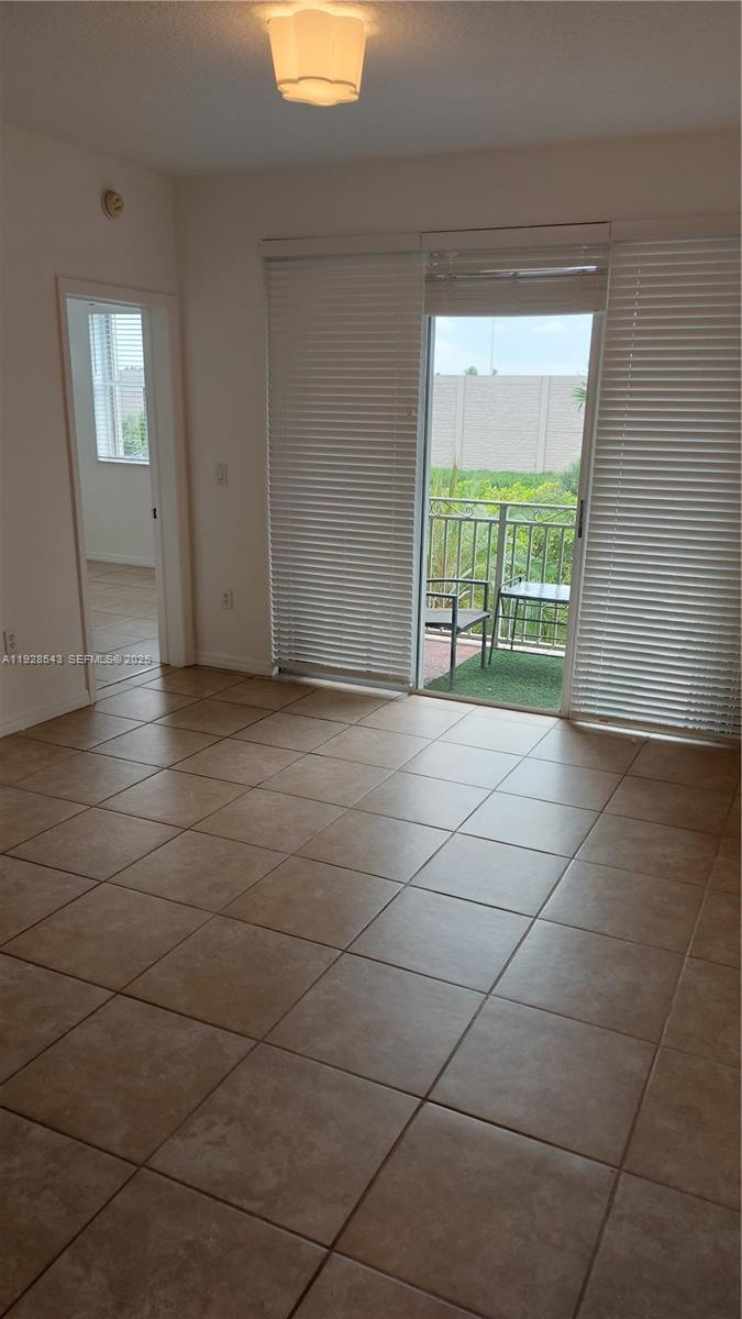 THE COURTS AT DORAL ISLES - Residential Lease