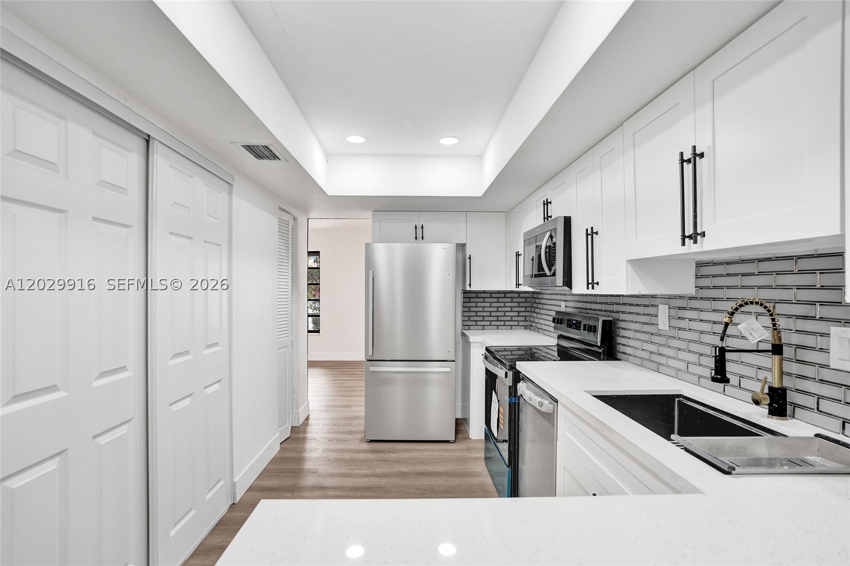 COLONIES CONDO - Residential