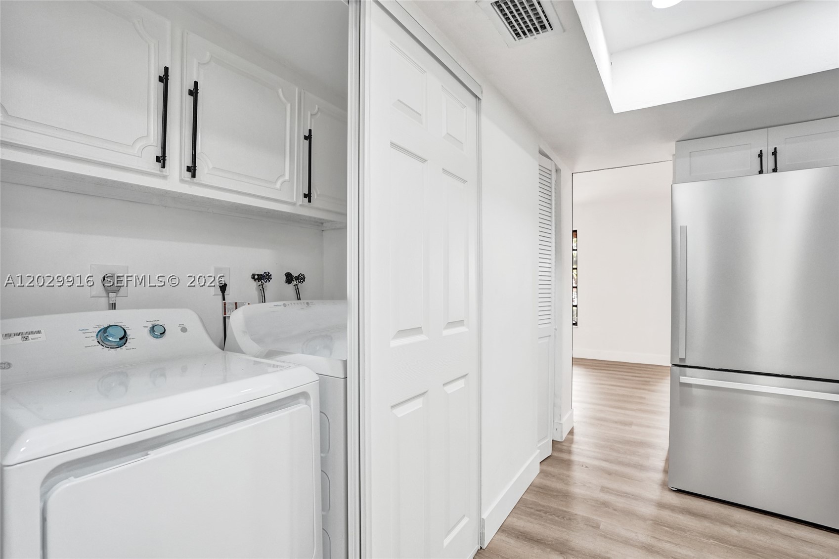 COLONIES CONDO - Residential
