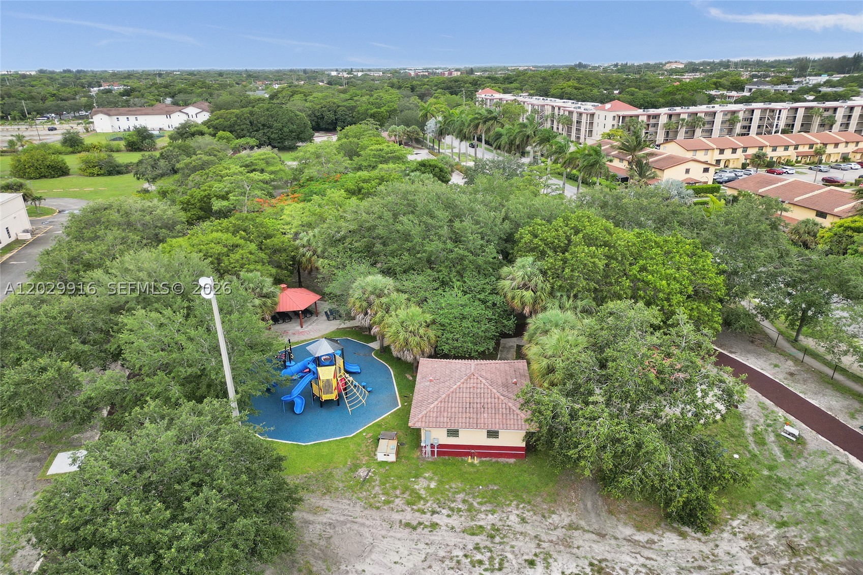 COLONIES CONDO - Residential