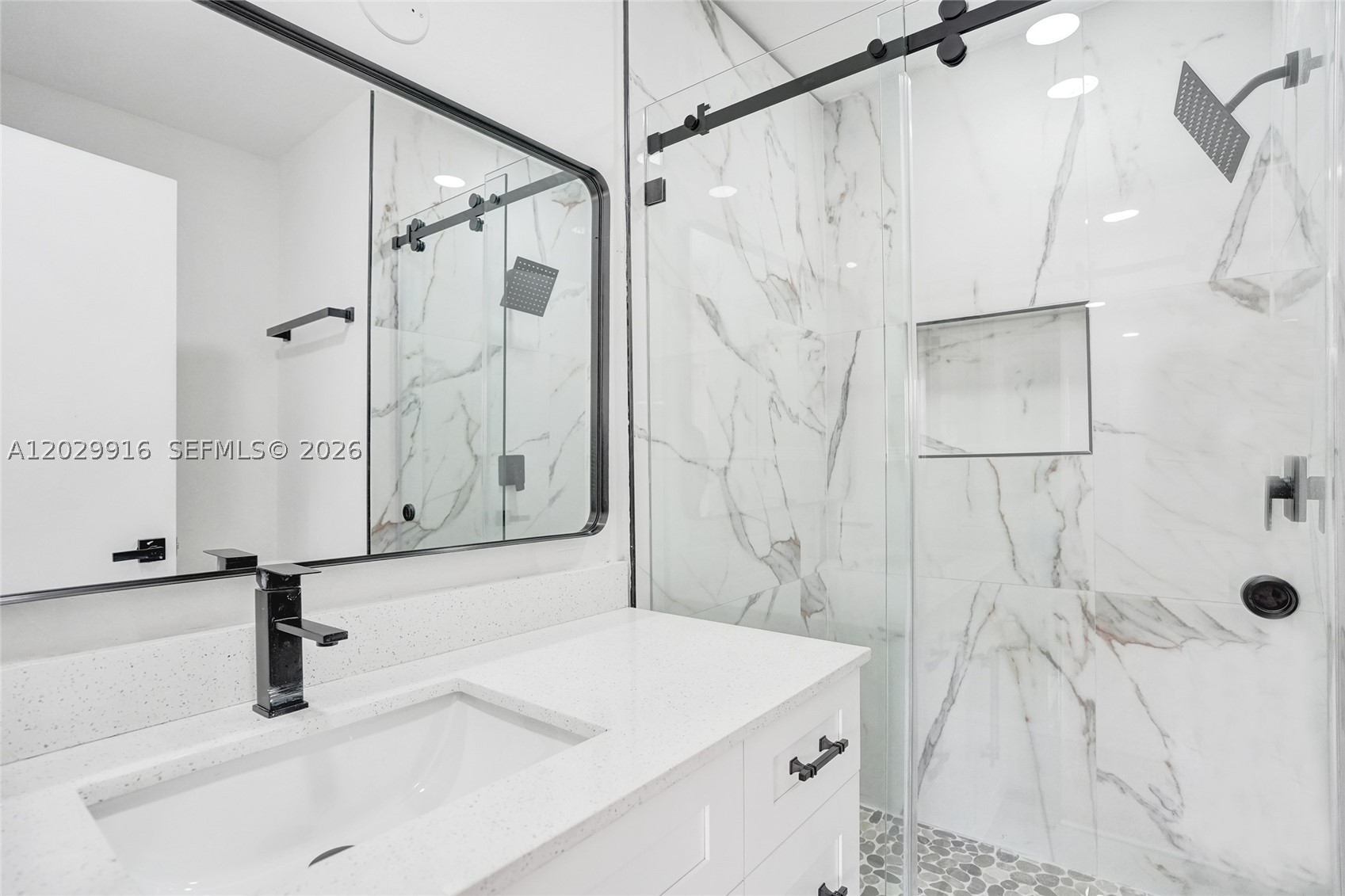 COLONIES CONDO - Residential