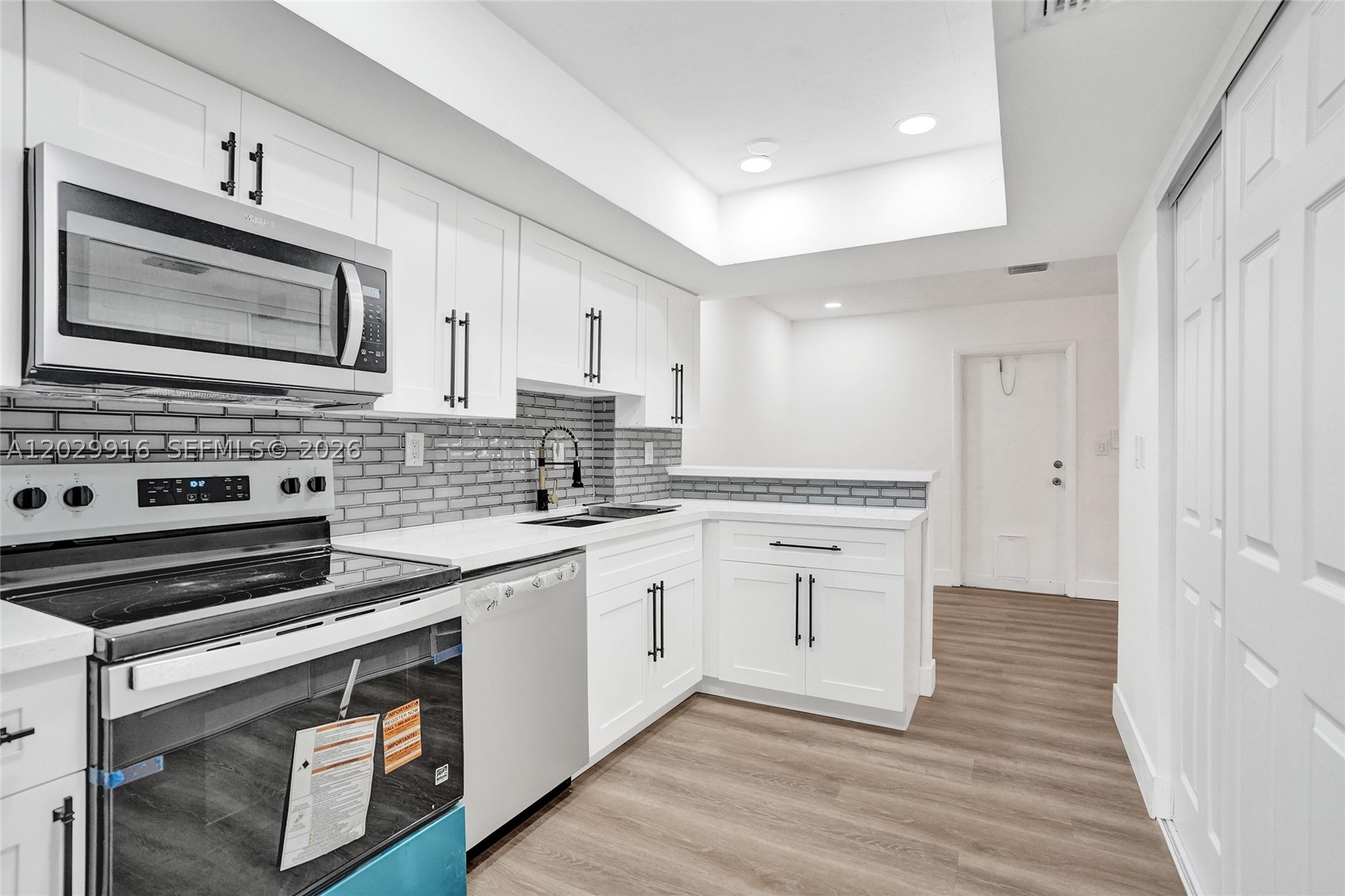 COLONIES CONDO - Residential