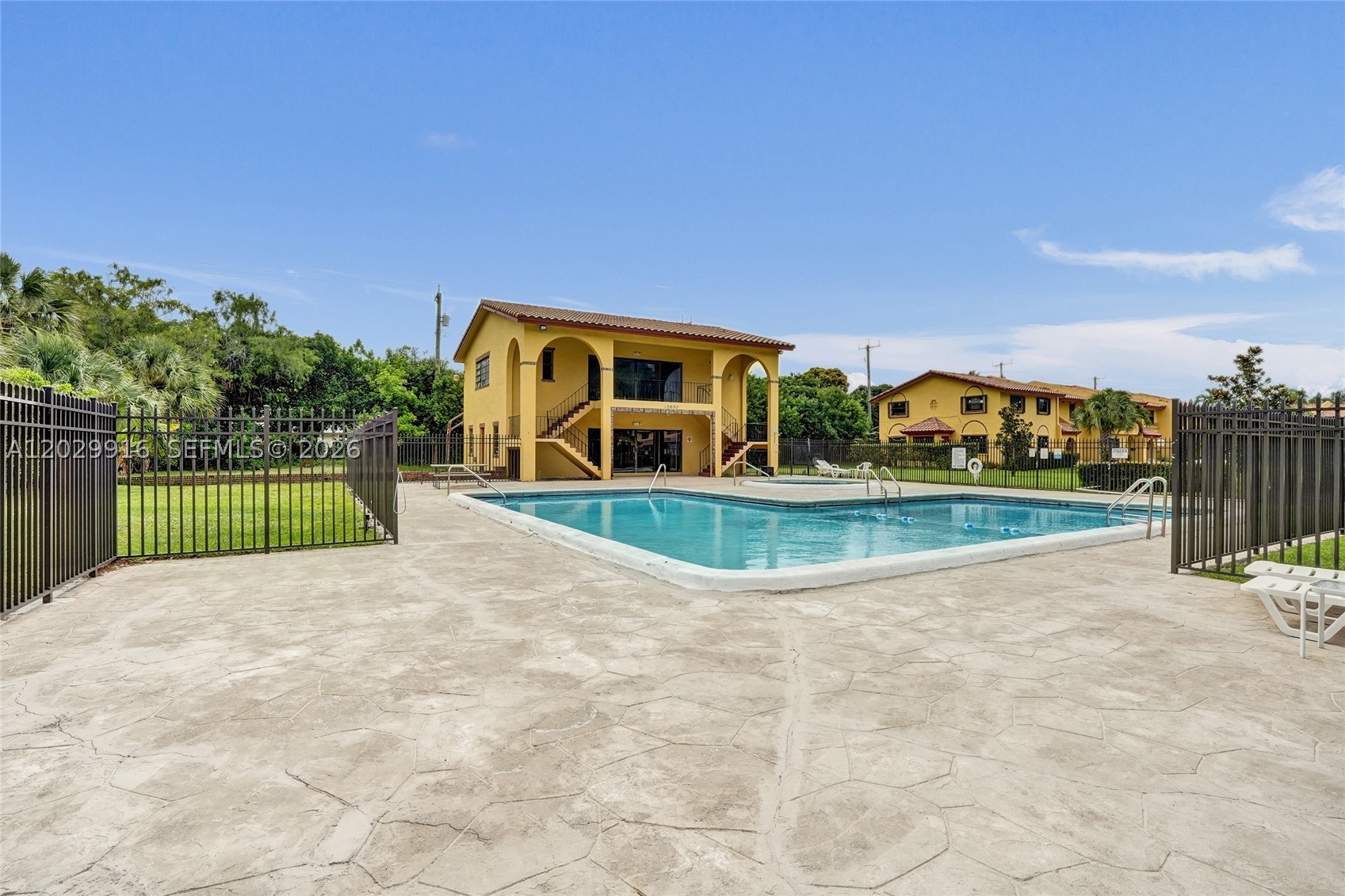 COLONIES CONDO - Residential