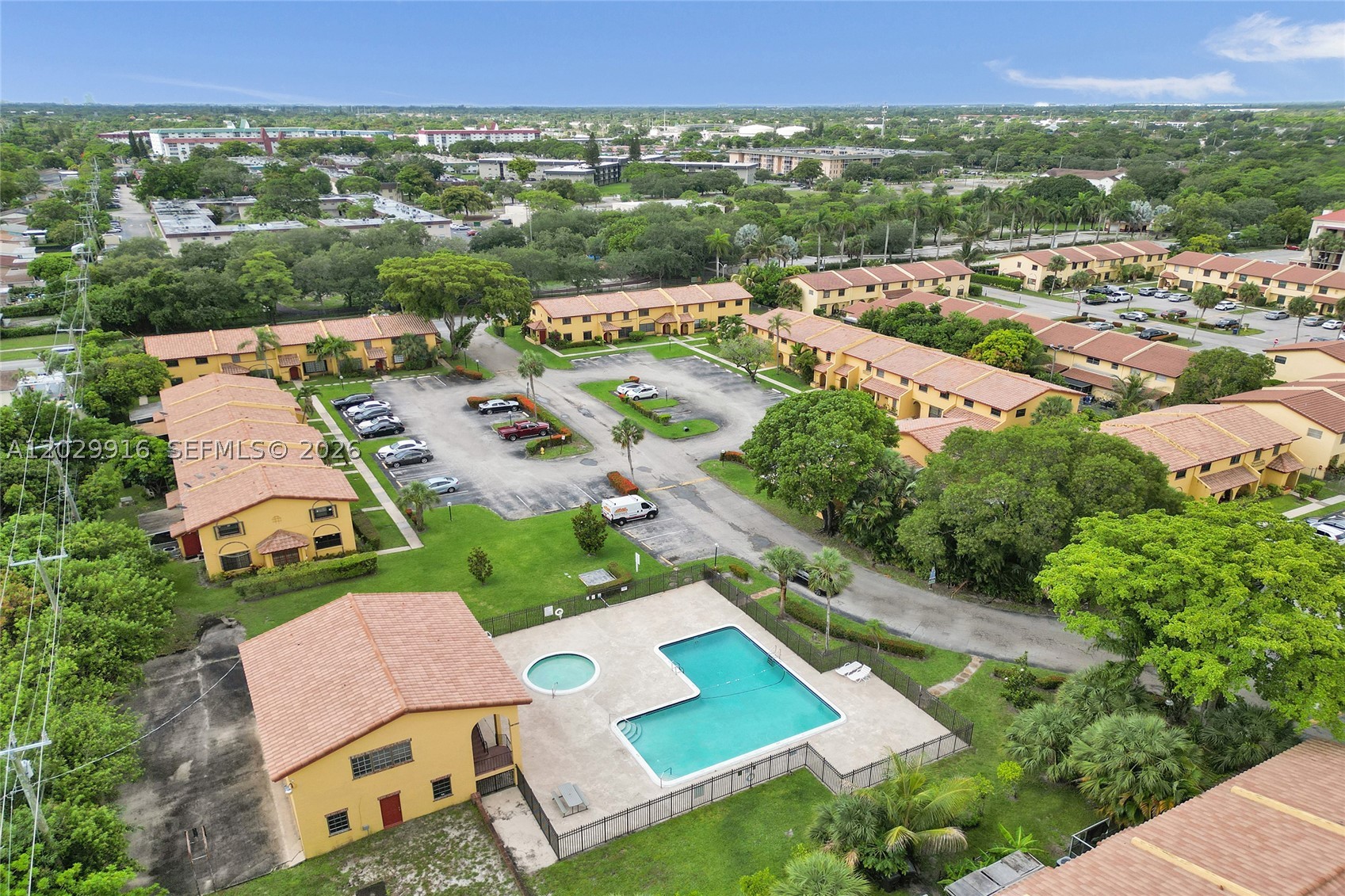 COLONIES CONDO - Residential