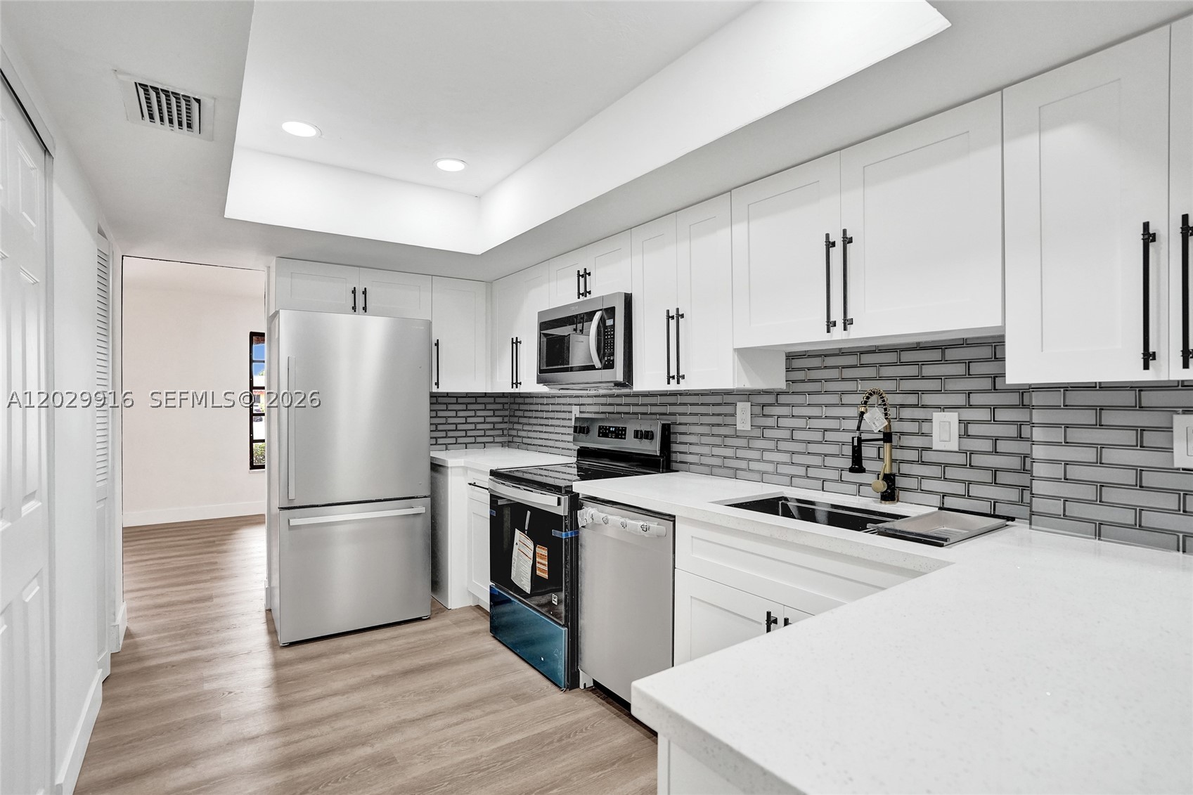 COLONIES CONDO - Residential