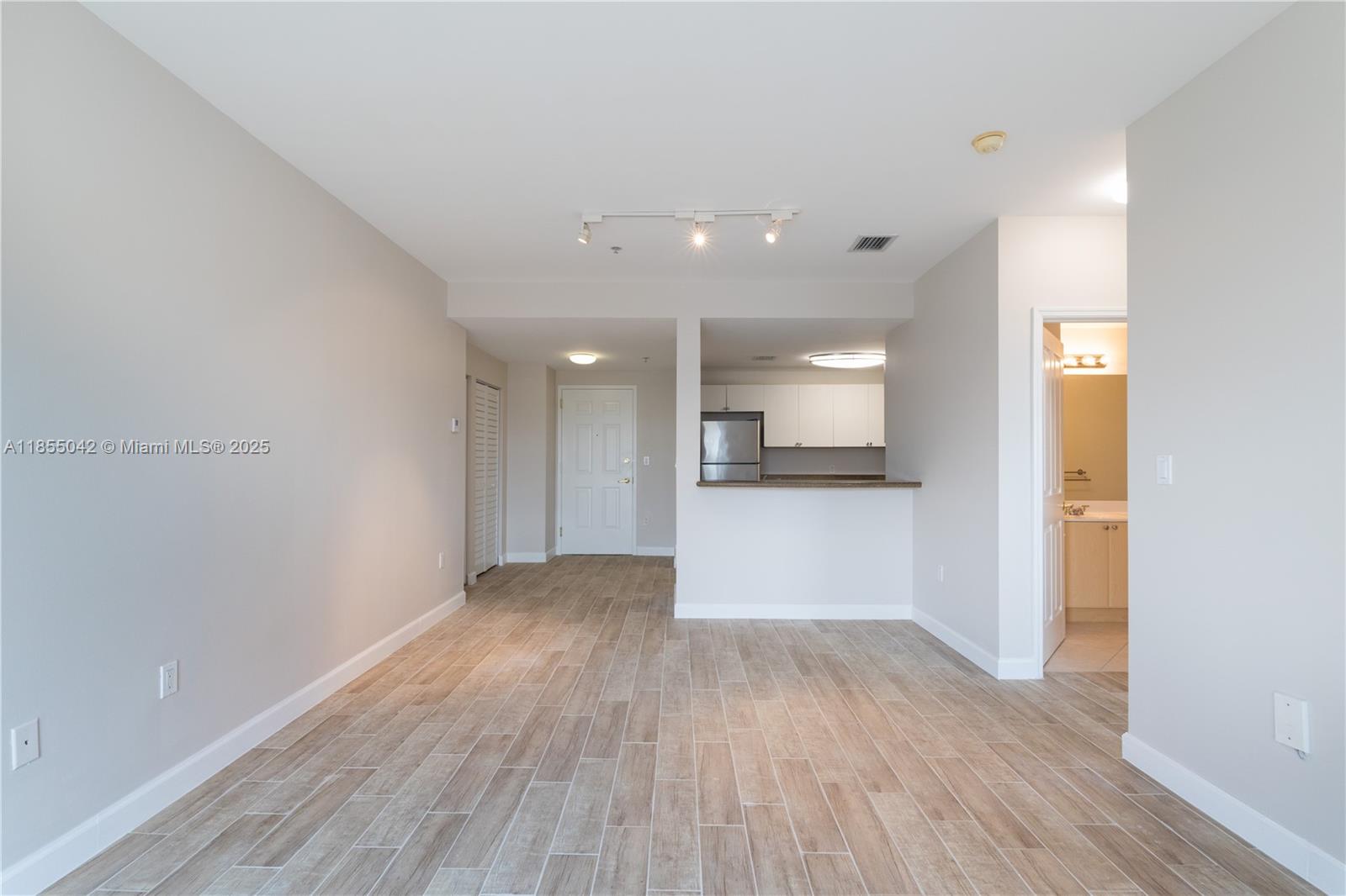 SHAMROCK BY THE GABLES CO - Residential Lease