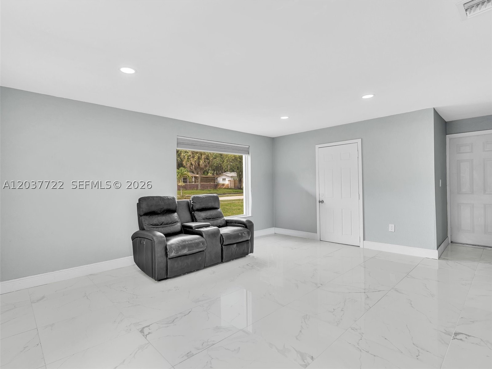 HILLSBORO RIVER ESTATES - Residential Lease