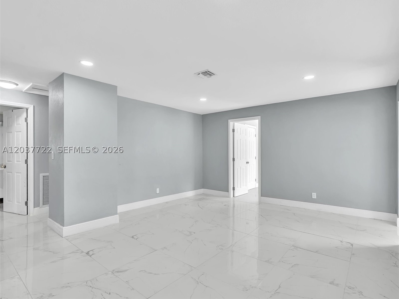 HILLSBORO RIVER ESTATES - Residential Lease
