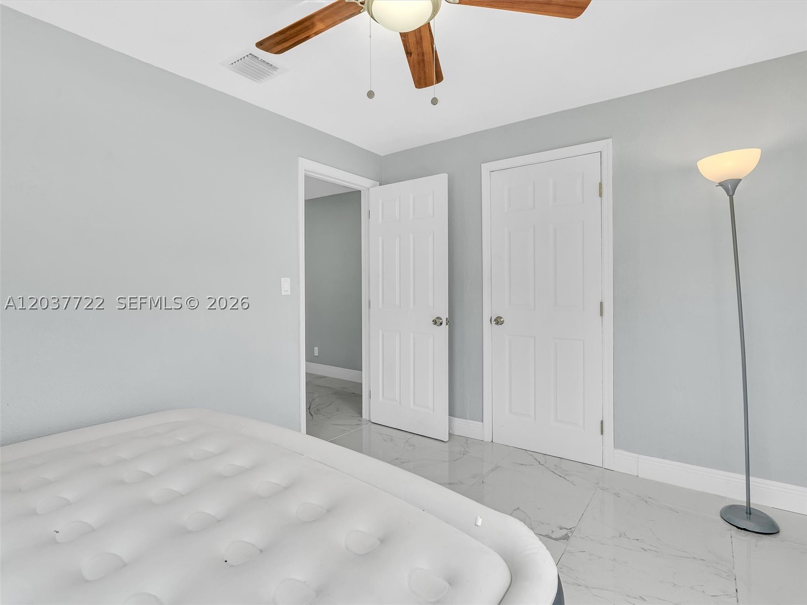 HILLSBORO RIVER ESTATES - Residential Lease