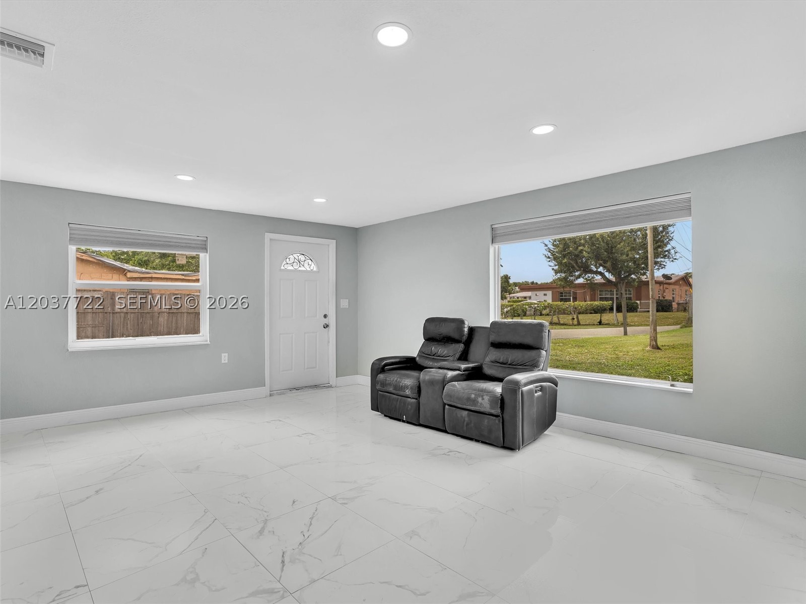 HILLSBORO RIVER ESTATES - Residential Lease