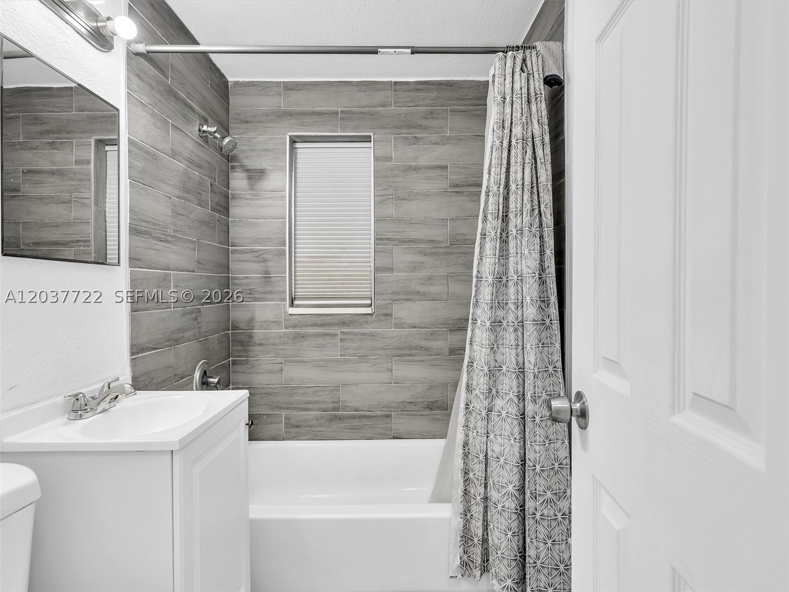 HILLSBORO RIVER ESTATES - Residential Lease
