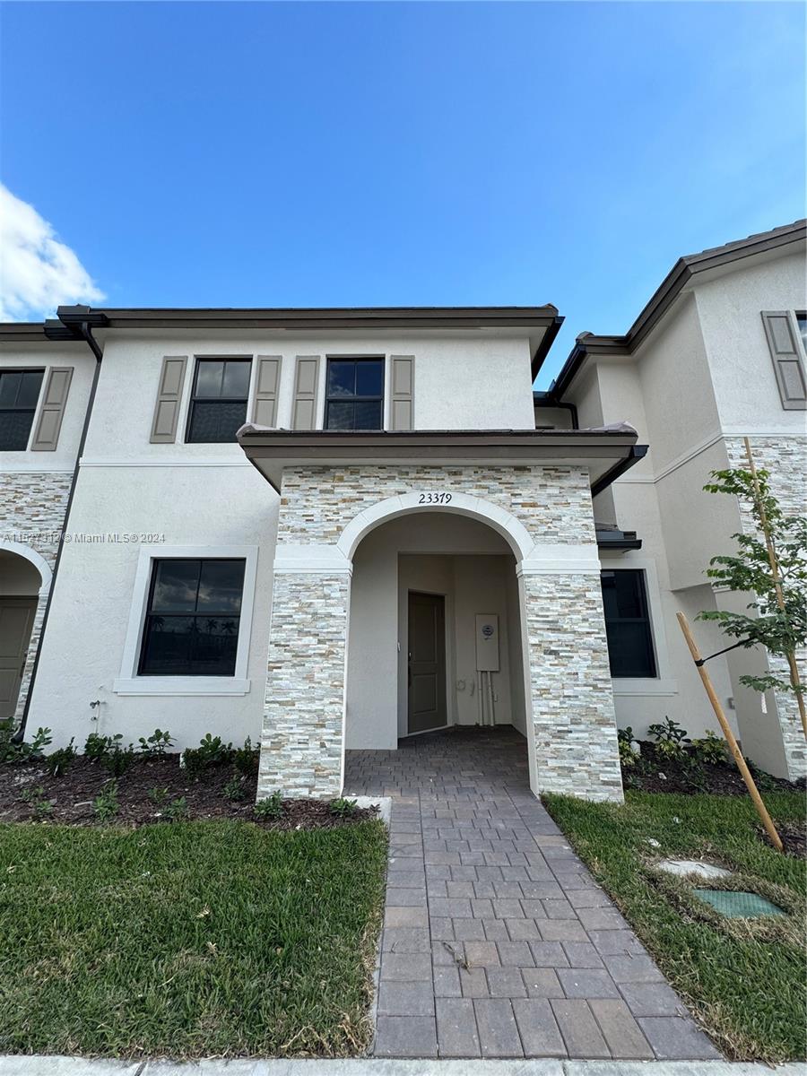 THE BIGGEST MODEL, BRAND NEW VILLA-TOWNHOUSE AT SIENA RESERVE COMMUNITY 3 BED / 2.5 BATHS, TILE ON FIRST FLOOR. KITCHEN WITH SS APLIANCES, NICE PRIVATE PATIO, LARG WALK-IN CLOSET IN THE MASTER BEDROOM, BIG FAMILY ROOM AND HALF BATHROOM DOWNSTAIRS, WASHER AND DRYER INSIDE THE UNIT. GREAT LOCATION. CLOSE TO RESTAURANT, GROCERY STORES, DEPARTMENT STORES. CLOSE TO US1. EASY TO SHOW!!!