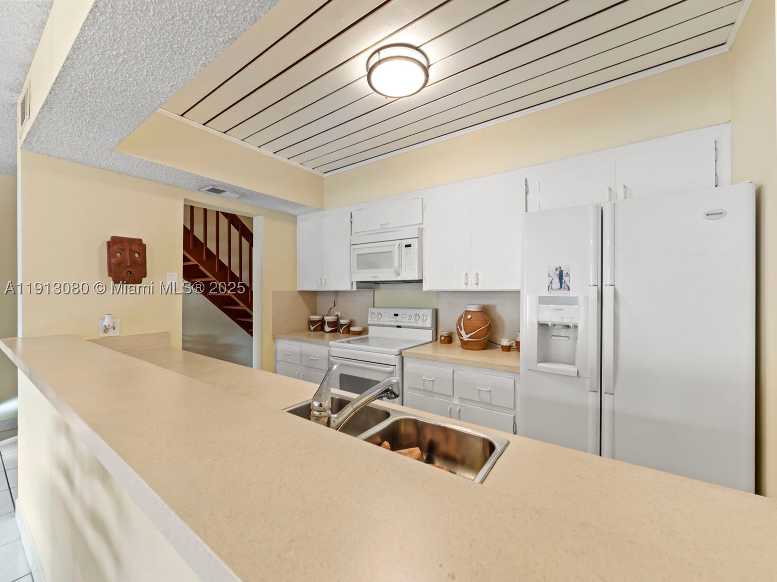 CALUSA POINT - Residential