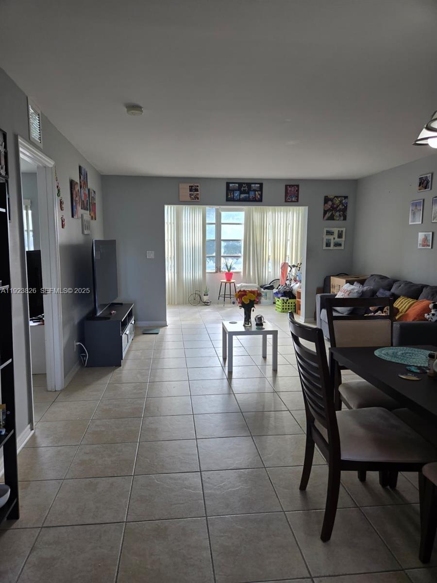 ORIOLE GOLF & TENNIS CLUB - Residential