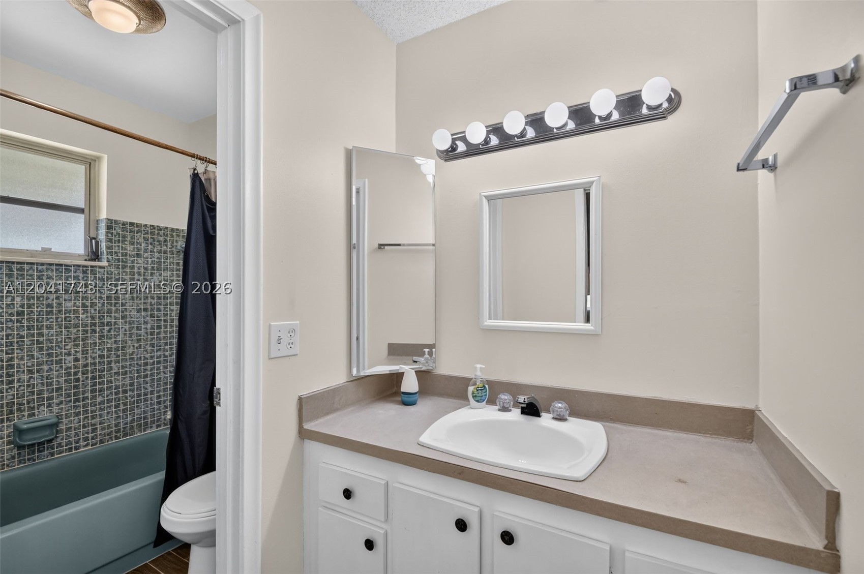 PINE POINT VILLAS CONDO - Residential