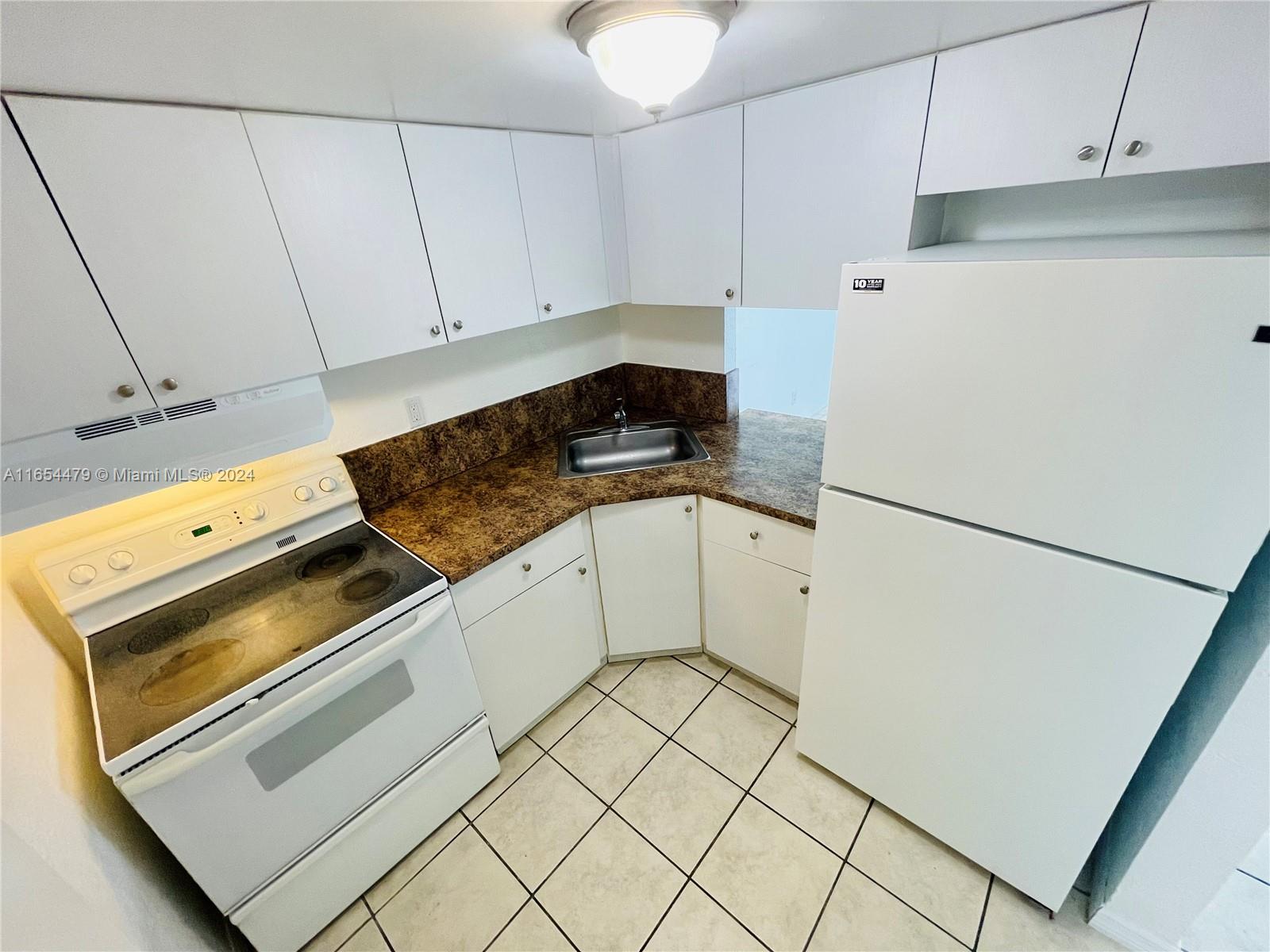 AMAZINg bright , Beautiful AND spacious 1BDR 1BTH. Master with walk-in closet, tile floors. Near major expressway, Miami Int. Airport, Coral Gables, Doral, Downtown Miami. ENJOY THE GATE & SECURE COMMUNITY, SWIMMING POOL, TENNIS COURT. EXCELLENT LOCATION. 1 Parking space. Easy to show