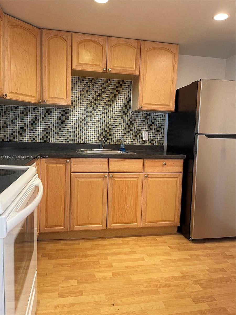 LINCOLN BAY TOWERS CONDO - Residential Lease