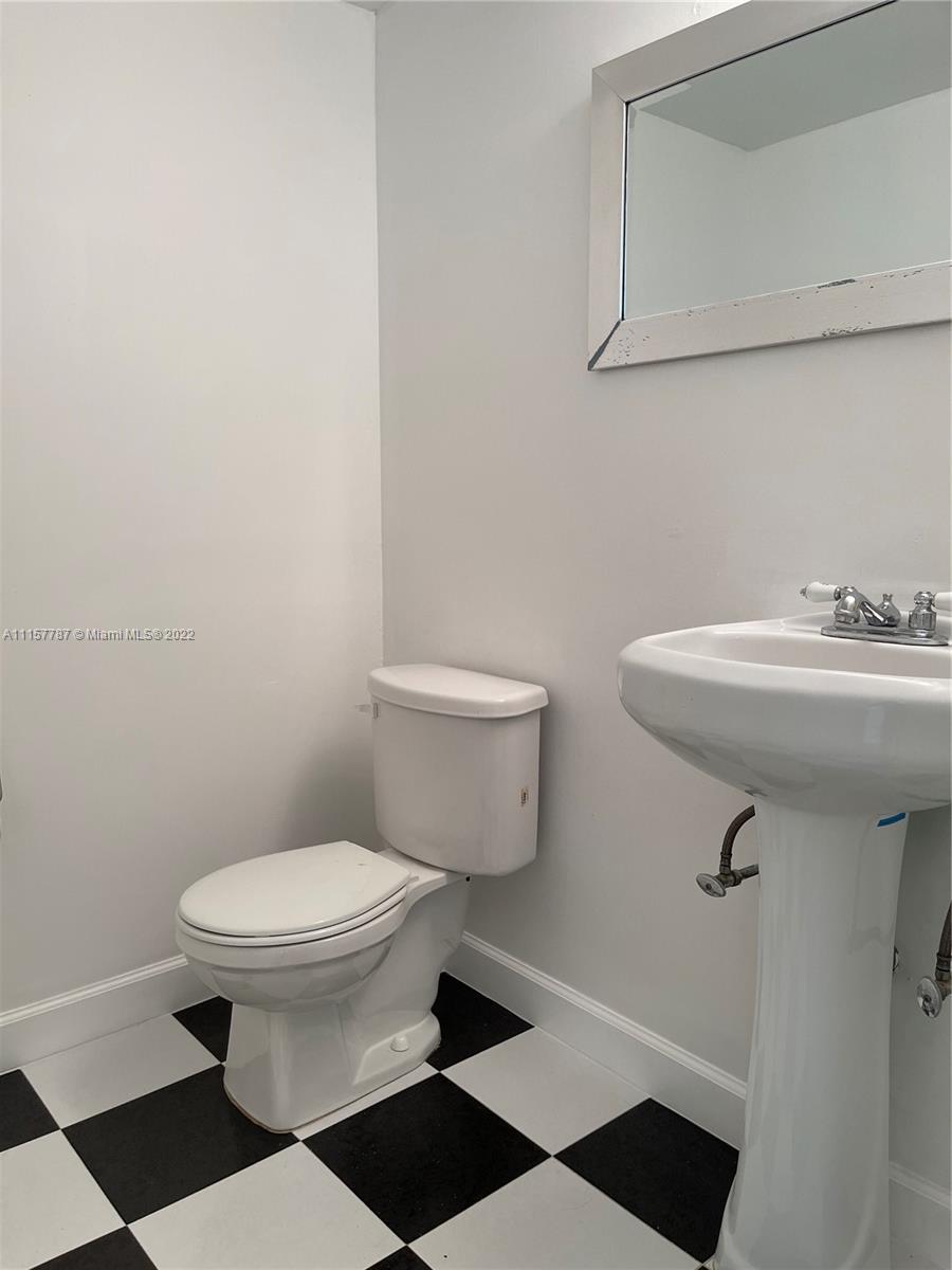 LINCOLN BAY TOWERS CONDO - Residential Lease